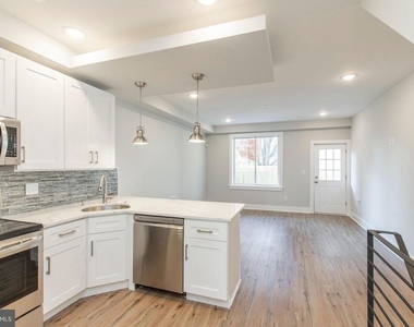 1906 E York Street - Photo Thumbnail 7