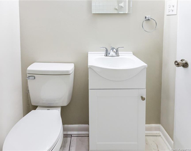 1089 Essex Place - Photo Thumbnail 16
