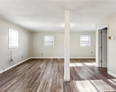 1089 Essex Place - Photo Thumbnail 6
