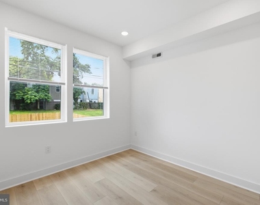 2237 N 16th Street - Photo Thumbnail 6