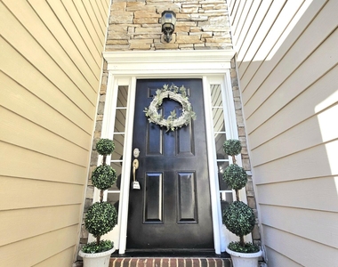 5525 Keowee Way - Photo Thumbnail 1