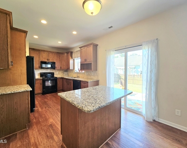 5525 Keowee Way - Photo Thumbnail 3