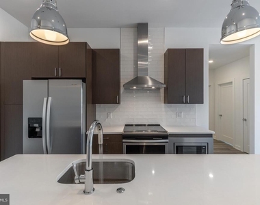 710 N 16th Street - Photo Thumbnail 3