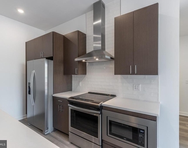 710 N 16th Street - Photo Thumbnail 6