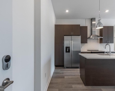 710 N 16th Street - Photo Thumbnail 8