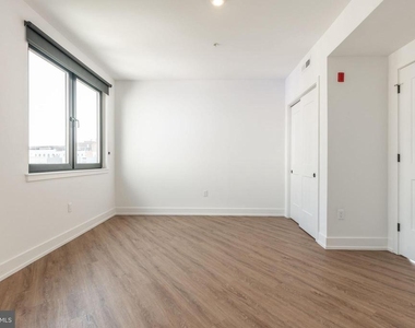 1519 Ridge Avenue - Photo Thumbnail 9