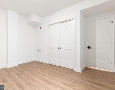 1519 Ridge Avenue - Photo Thumbnail 12