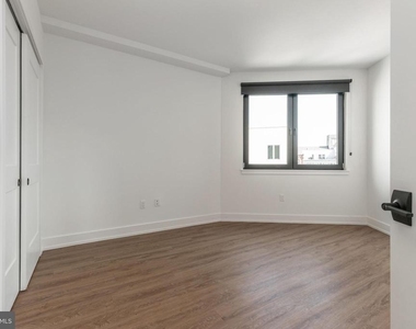 1519 Ridge Avenue - Photo Thumbnail 8
