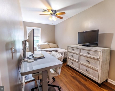 276 Parker Avenue - Photo Thumbnail 20