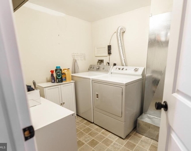 276 Parker Avenue - Photo Thumbnail 4