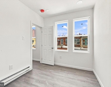 2435 Fitzgerald Street - Photo Thumbnail 10