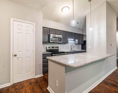 1320 Park Glen Drive - Photo Thumbnail 4