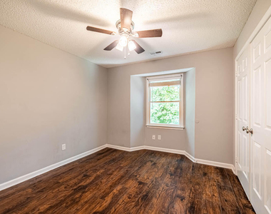 1320 Park Glen Drive - Photo Thumbnail 11