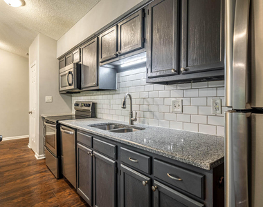 1320 Park Glen Drive - Photo Thumbnail 10