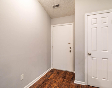 1320 Park Glen Drive - Photo Thumbnail 2