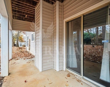 6121 Sunpointe Drive - Photo Thumbnail 10