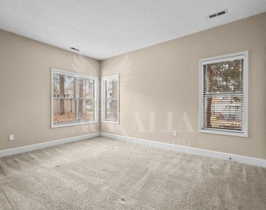 6121 Sunpointe Drive - Photo Thumbnail 13