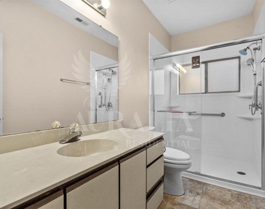 6121 Sunpointe Drive - Photo Thumbnail 14