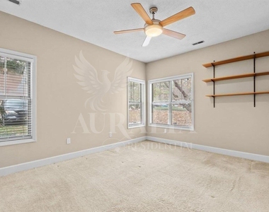 6121 Sunpointe Drive - Photo Thumbnail 11