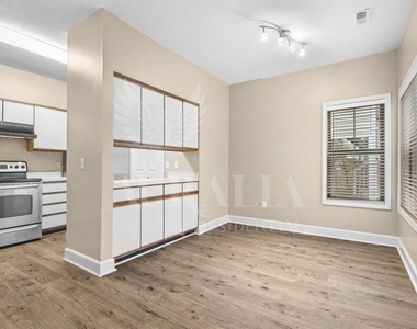 6121 Sunpointe Drive - Photo Thumbnail 3