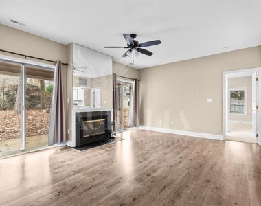 6121 Sunpointe Drive - Photo Thumbnail 4