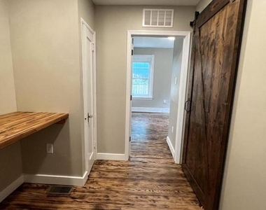 506 W Harvey Street - Photo Thumbnail 11