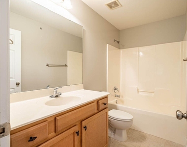 6301 Grove Estates Terrace - Photo Thumbnail 23