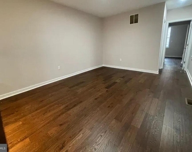 1525 Green Street - Photo Thumbnail 5