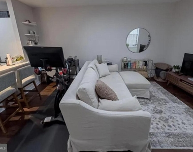 1525 Green Street - Photo Thumbnail 6