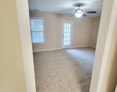 411 Whitehall Court - Photo Thumbnail 12