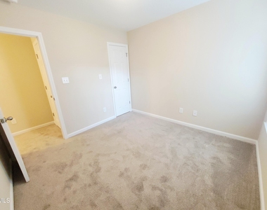 411 Whitehall Court - Photo Thumbnail 42