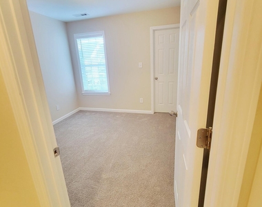 411 Whitehall Court - Photo Thumbnail 31