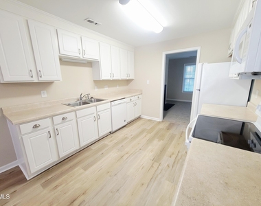 411 Whitehall Court - Photo Thumbnail 9