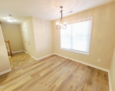 411 Whitehall Court - Photo Thumbnail 7