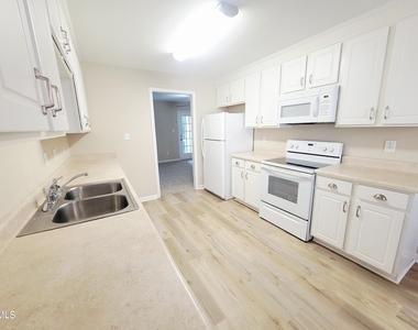 411 Whitehall Court - Photo Thumbnail 8