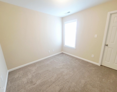 411 Whitehall Court - Photo Thumbnail 32