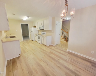 411 Whitehall Court - Photo Thumbnail 6