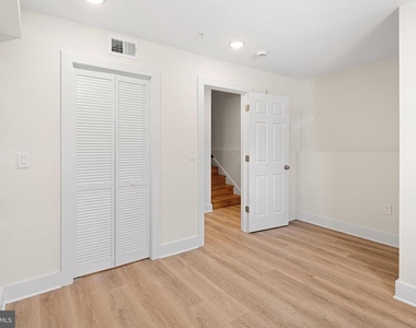 5217 Warren Street - Photo Thumbnail 8
