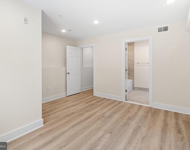5217 Warren Street - Photo Thumbnail 10