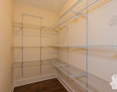 2827 N Burling - Photo Thumbnail 5