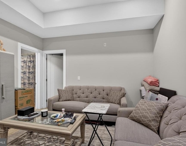 2621 W Jefferson Street - Photo Thumbnail 1