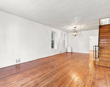 223 Wendover Street - Photo Thumbnail 2