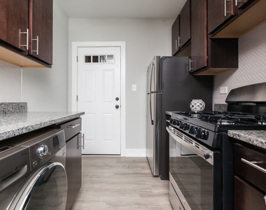 701 W Brompton - Photo Thumbnail 7