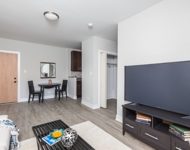 701 W Brompton - Photo Thumbnail 4