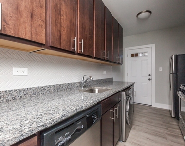 701 W Brompton - Photo Thumbnail 6