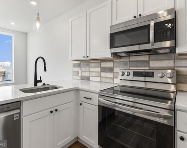 2214 N Front Street - Photo Thumbnail 6
