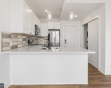 2214 N Front Street - Photo Thumbnail 5