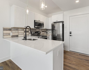 2214 N Front Street - Photo Thumbnail 4