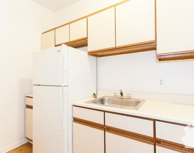 654 W Cornelia - Photo Thumbnail 5