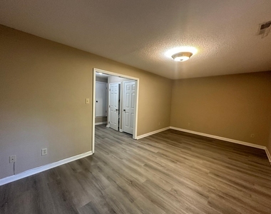 4506 Still Pines Drive - Photo Thumbnail 6
